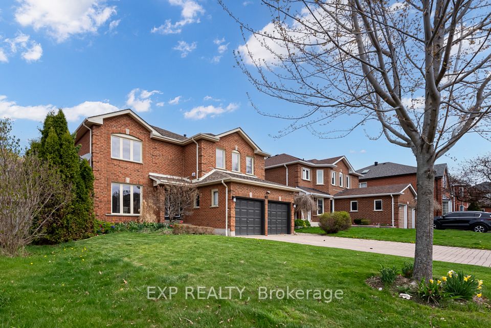 16 Jamieson Crescent, Whitby, ON L1R 1T9