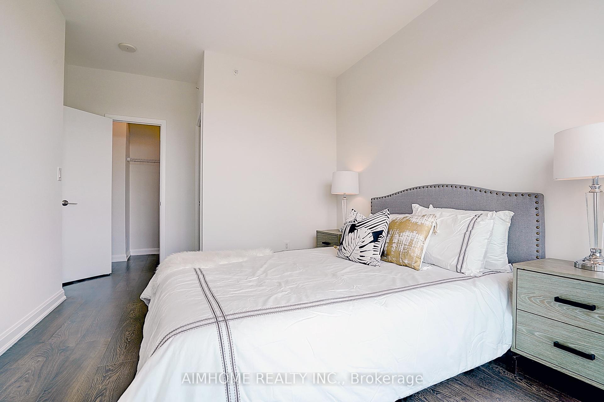 3 Bedrooms Condo at 11 Bogert, Toronto For sale