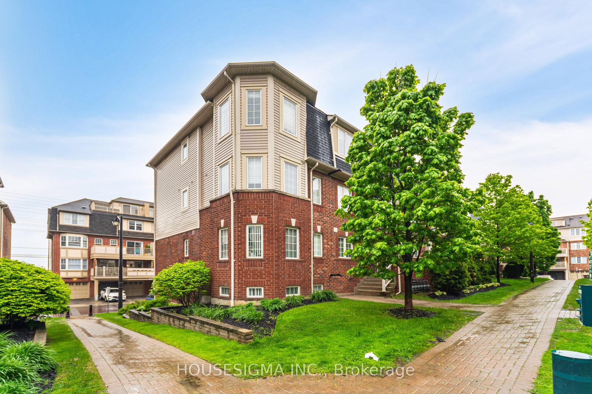 3 Bedrooms Condo at 760 Neighbourhood, Mississauga For sale
