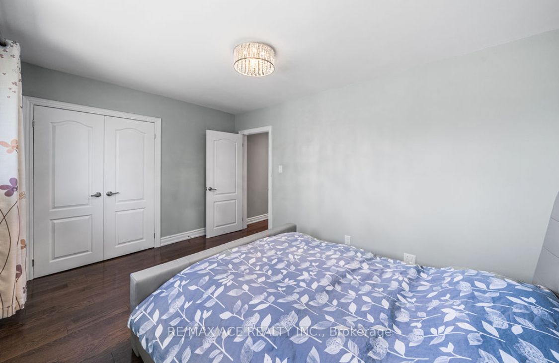 6 Oldborough Circle