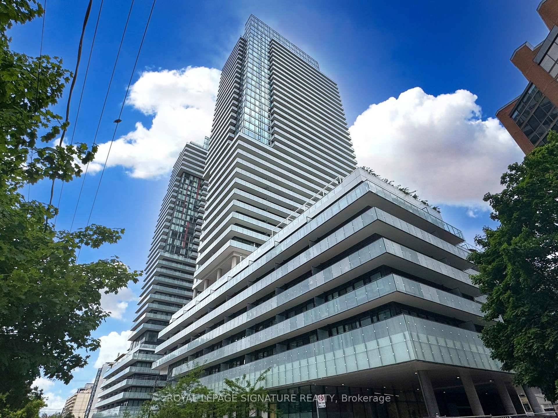 2 Bedrooms Condo at 161 Roehampton, Toronto For sale