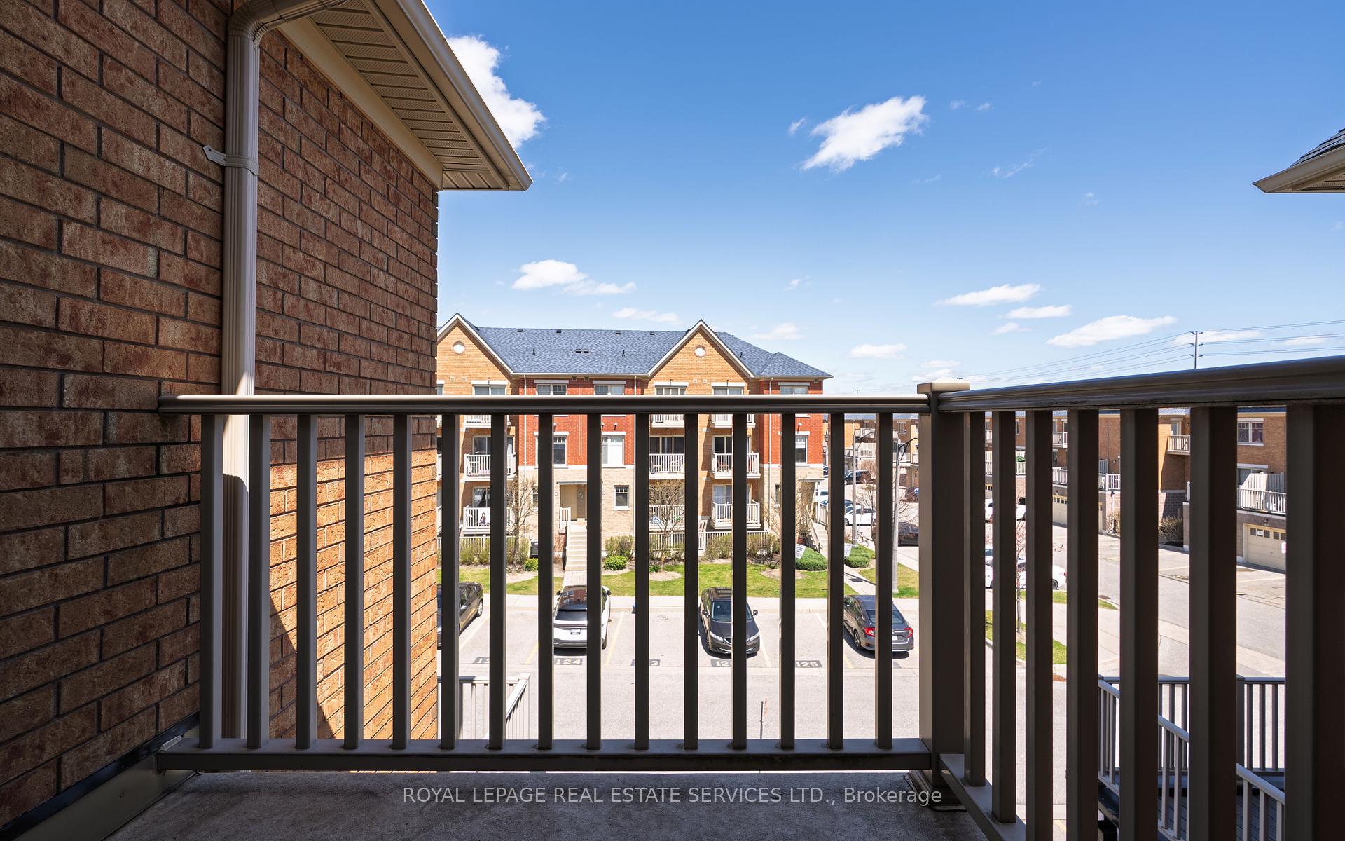 4 Bedrooms Condo at 5025 Ninth, Mississauga For sale