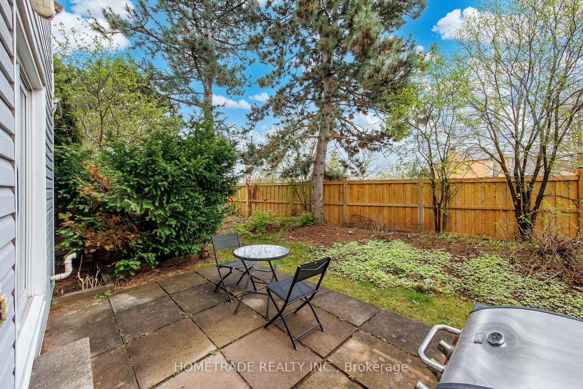 3 Bedrooms Condo at 2021 Sixth, Oakville For sale