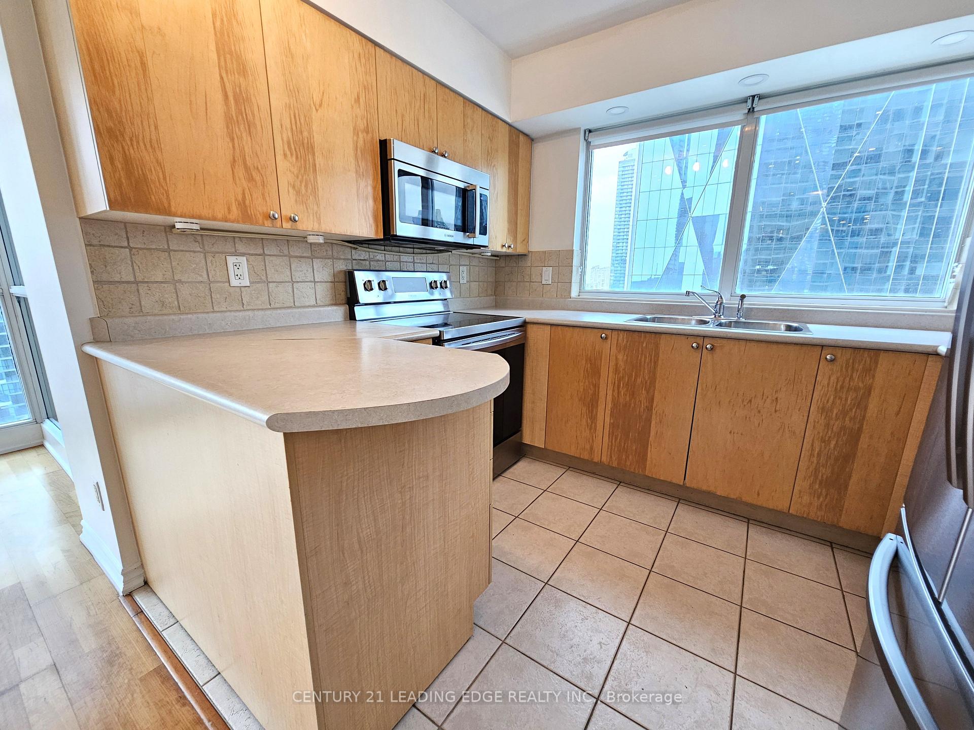 2 Bedrooms Condo at 18 Yonge, Toronto For sale
