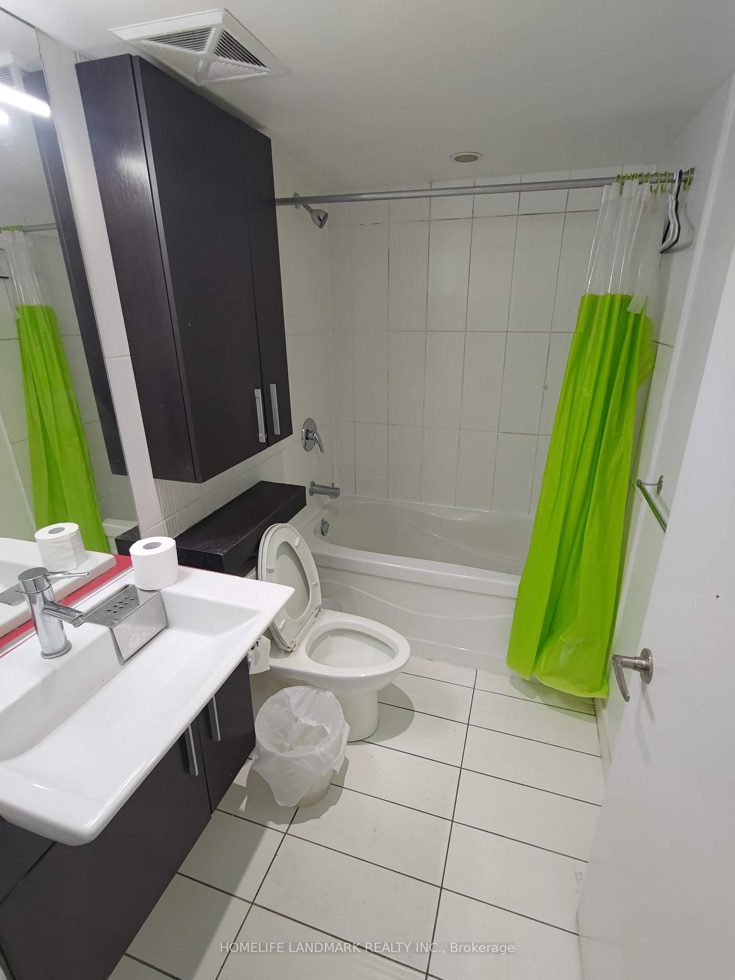 2 Bedrooms Condo at 8 Telegram, Toronto For sale