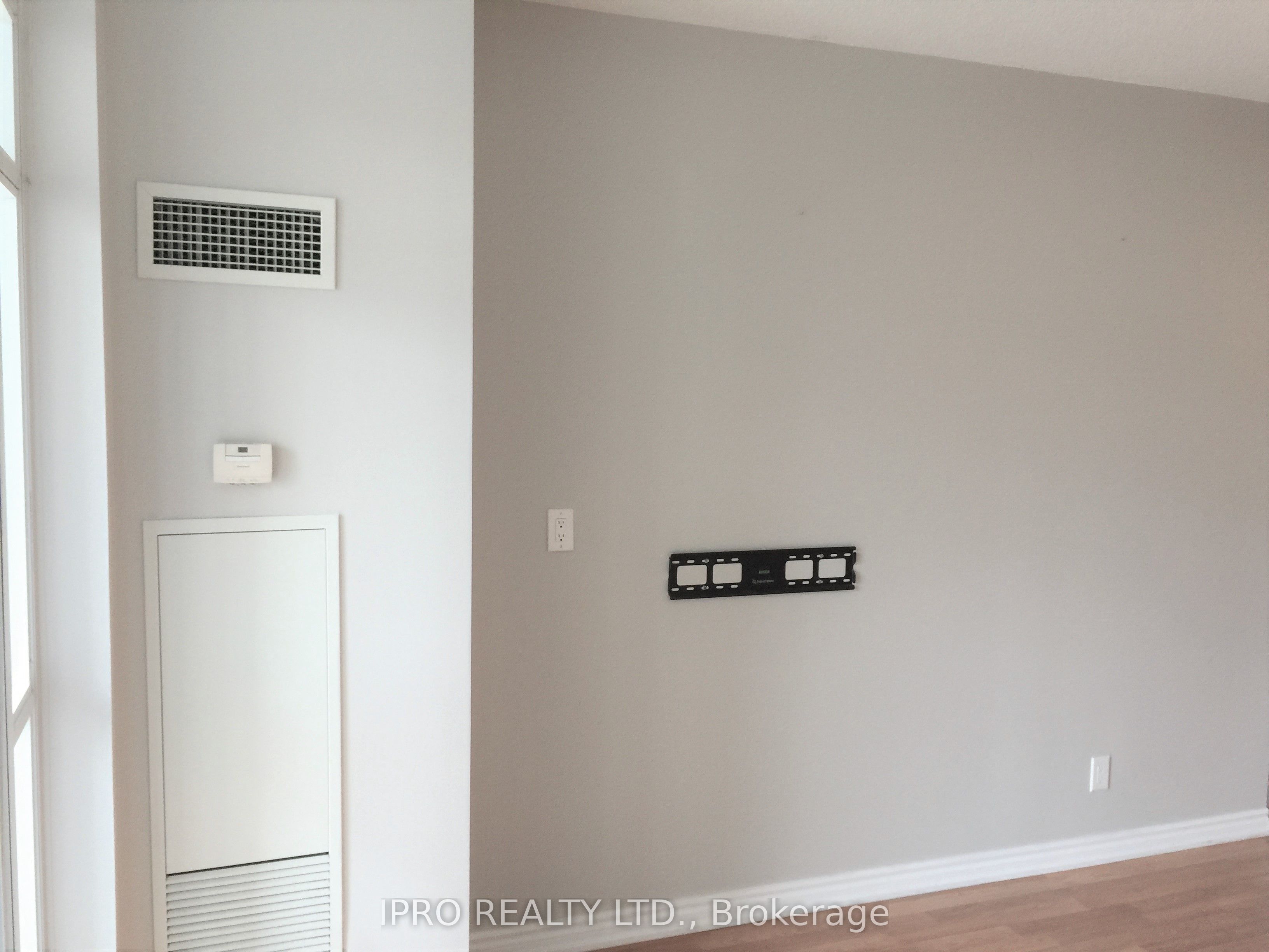 135 Wynford Drive, #409