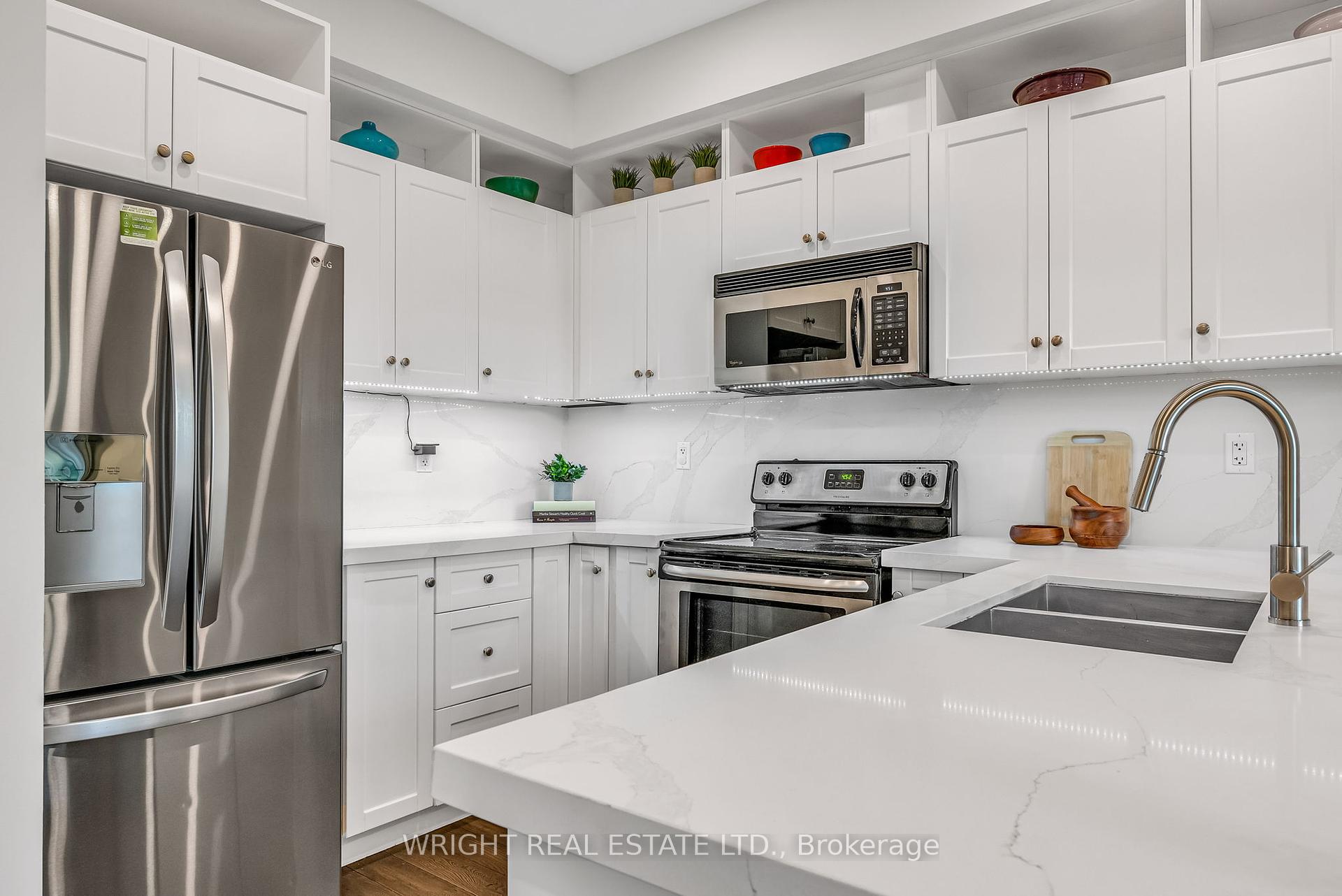 5 Bedrooms Condo at 1347 Rathburn, Mississauga For sale