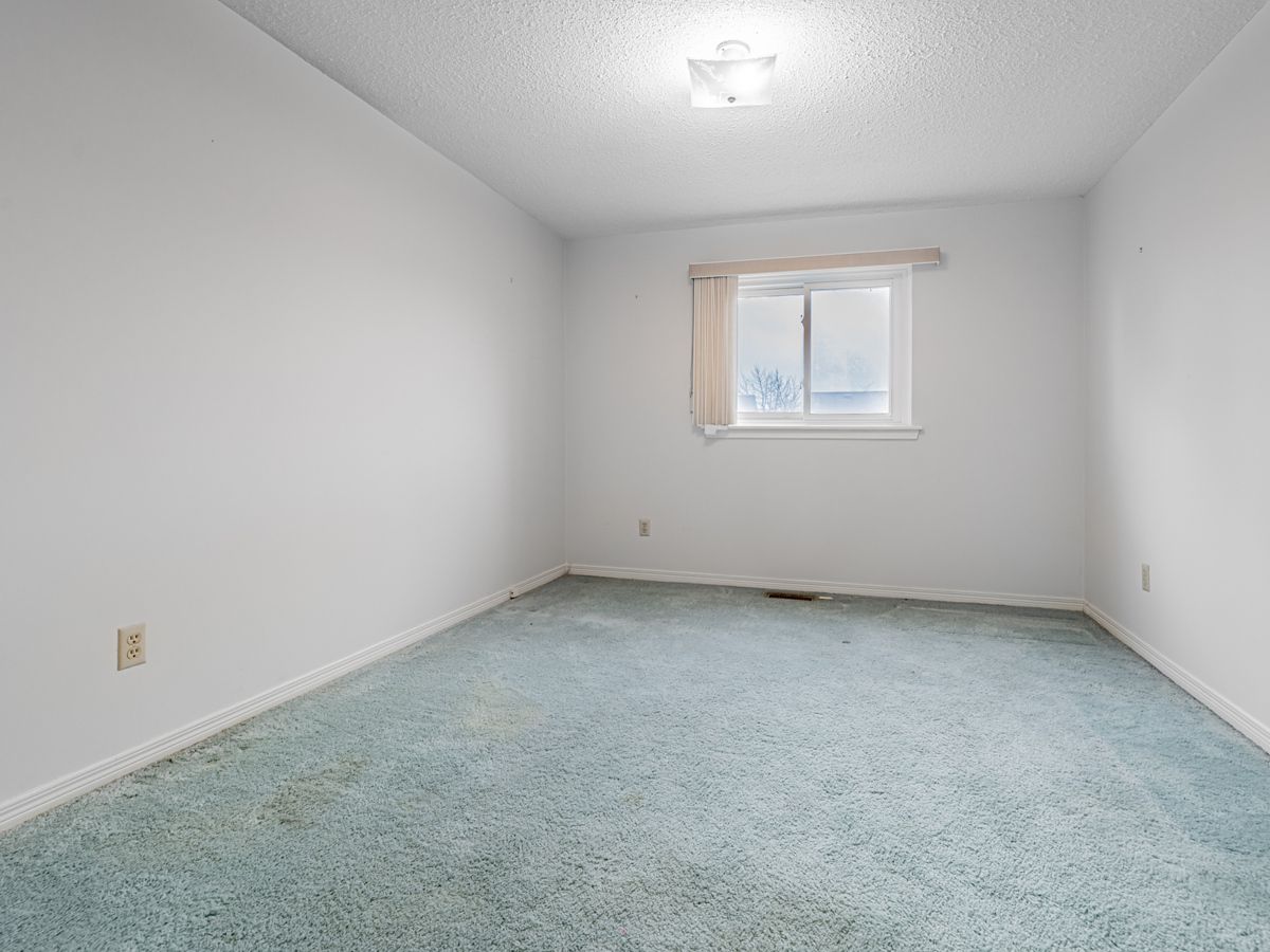 18 Finlayson Court W