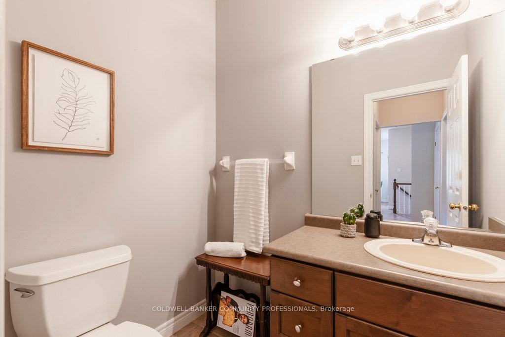 2 Bedrooms Condo at 130 Southbrook, Hamilton For sale