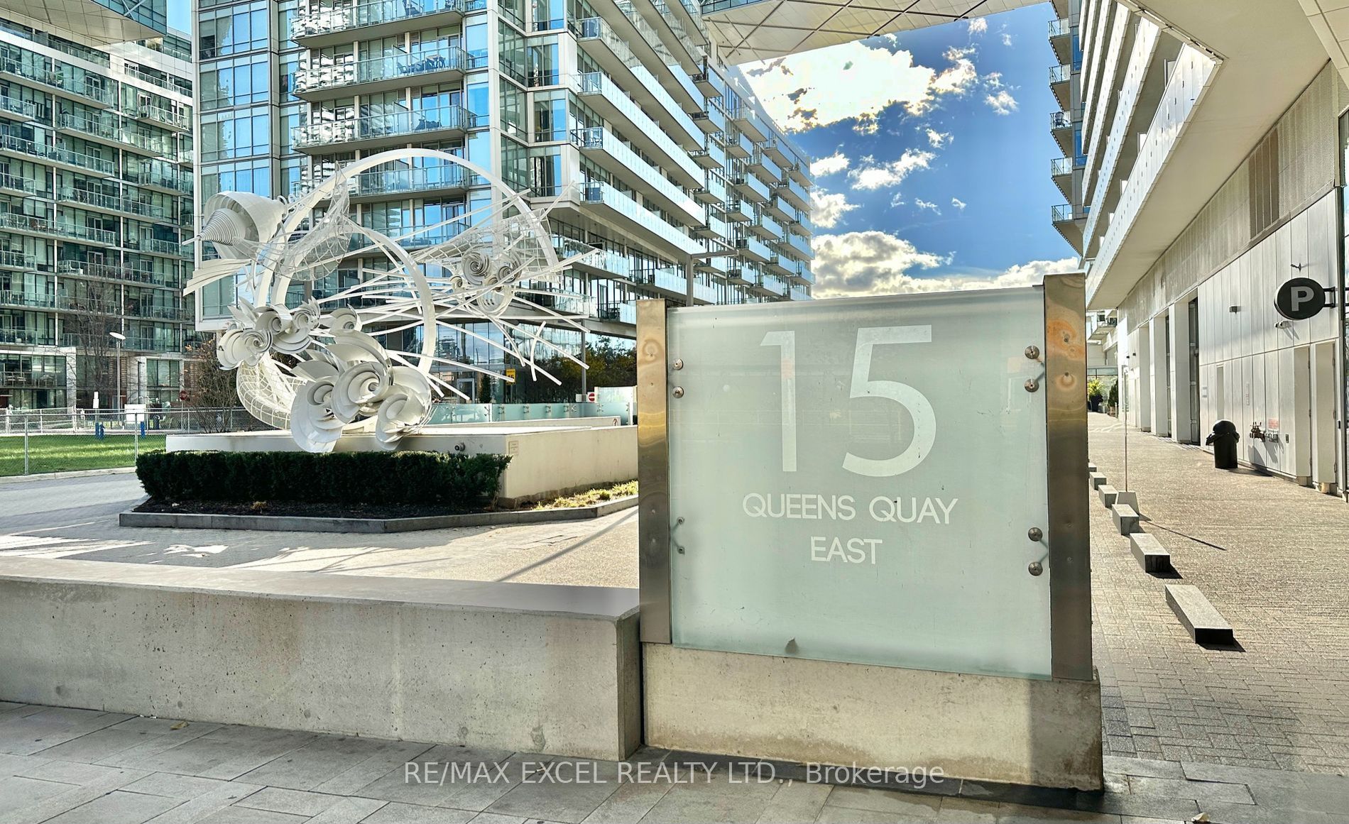 #2705 - 15 Queens Quay, Toronto, ON M5E 0C5