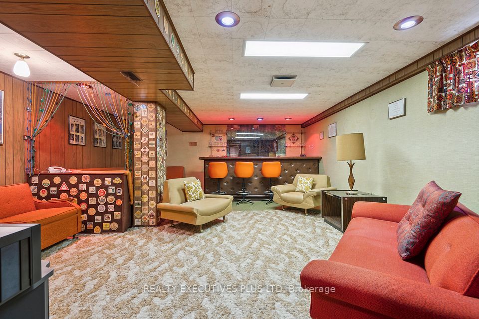 Recreation Room with Dry Bar