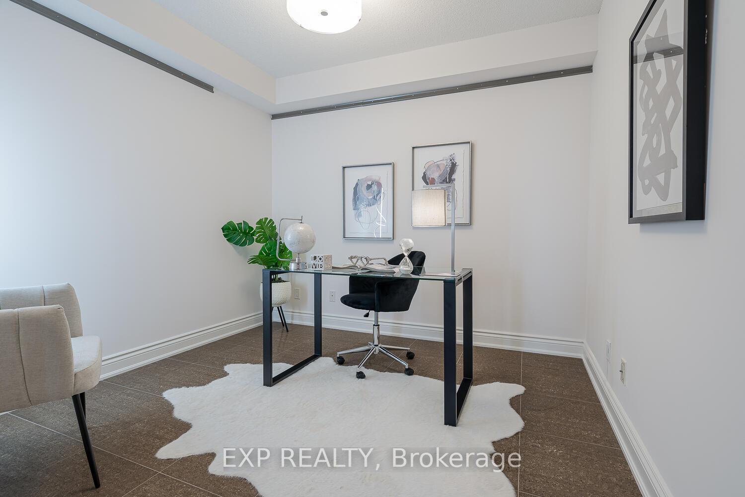 3 Bedrooms Condo at 88 Promenade, Vaughan For sale