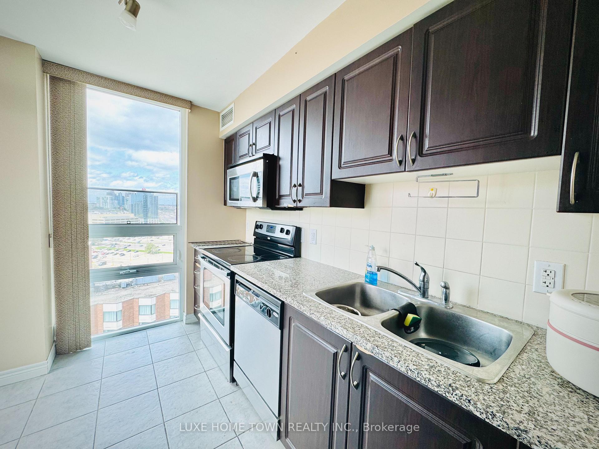 2 Bedrooms Condo at 208 Enfield, Mississauga For sale