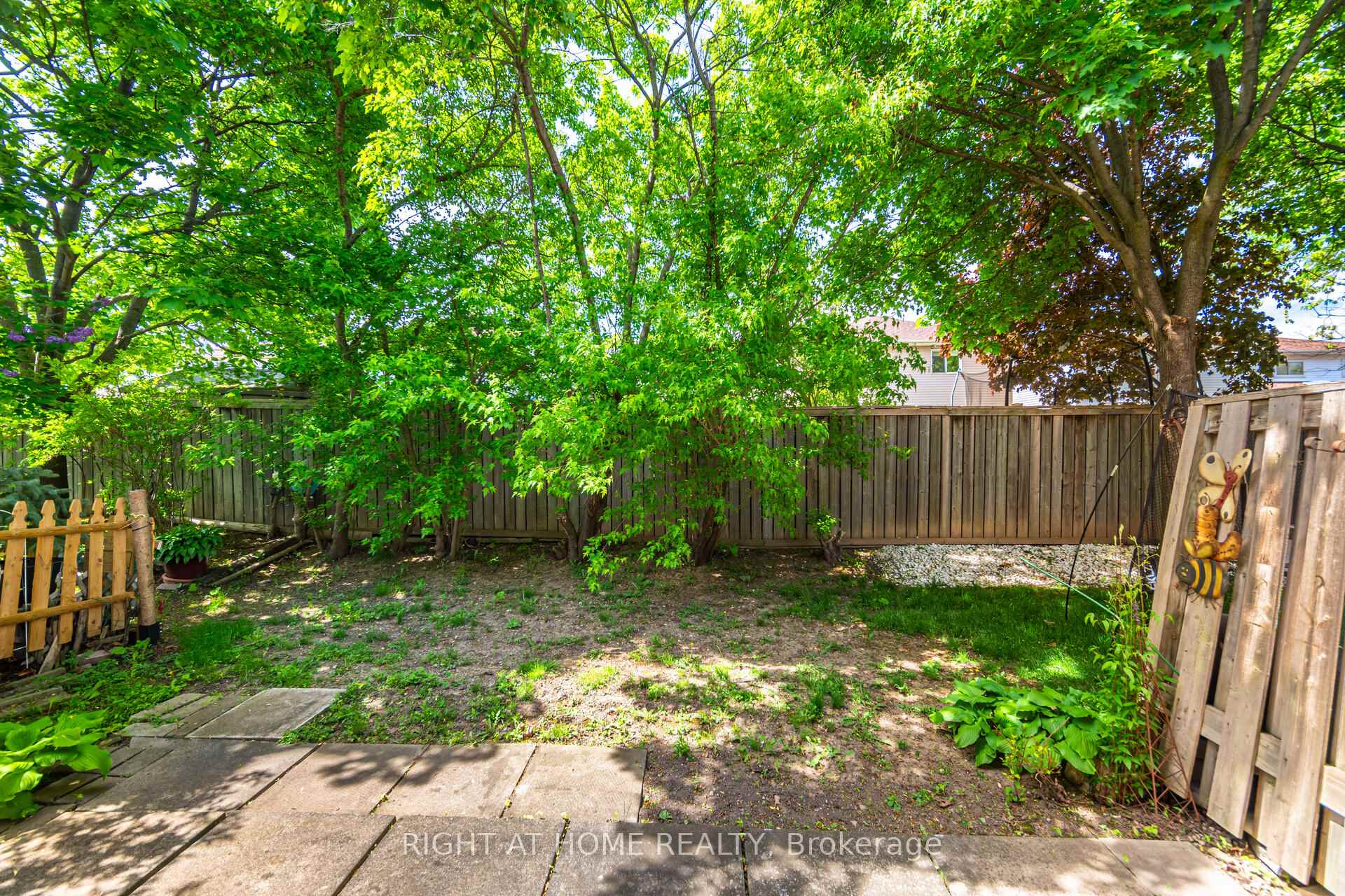 3 Bedrooms Condo at 3600 Colonial, Mississauga For sale