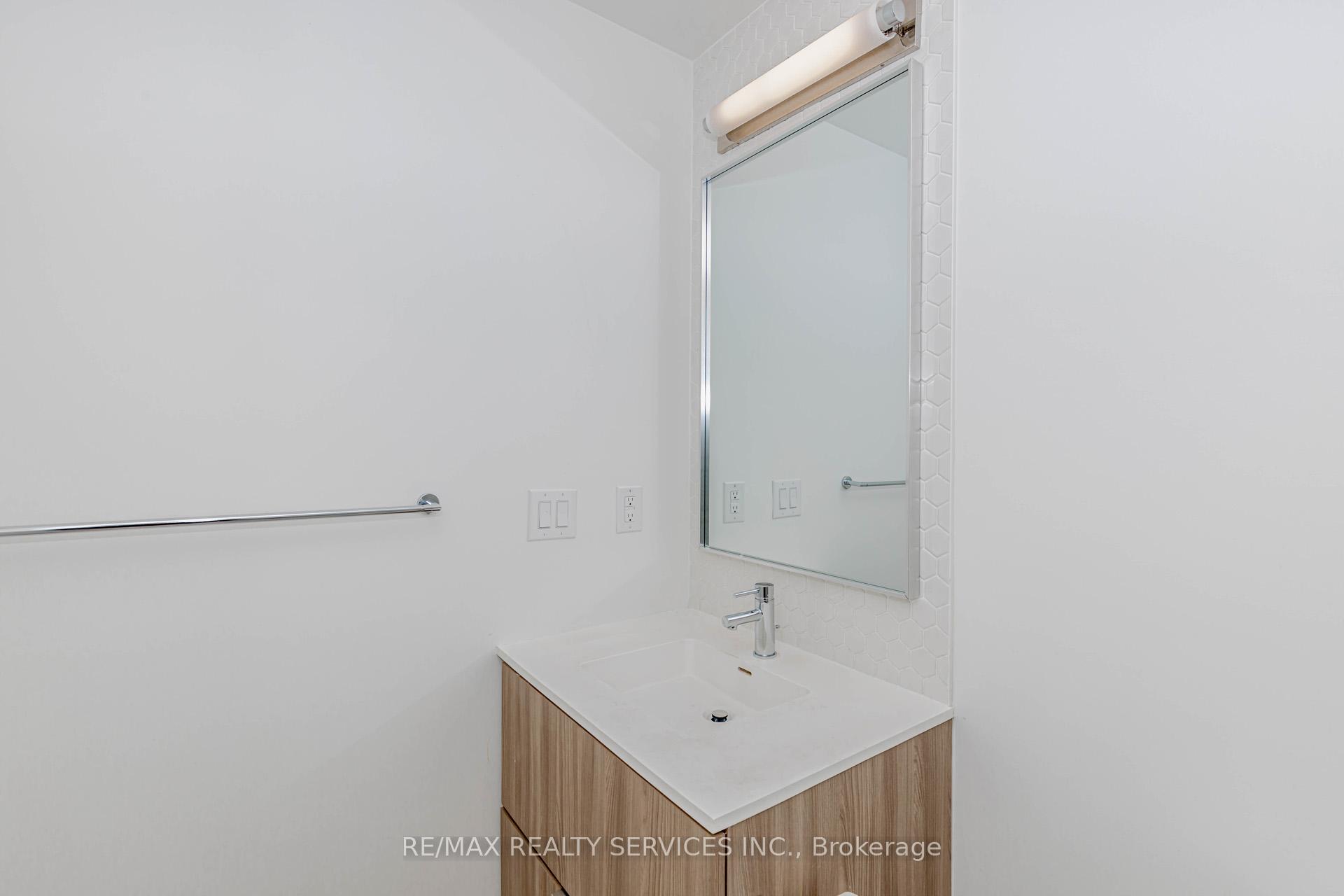 2 Bedrooms Condo at 2520 Eglington,  Mississauga For sale
