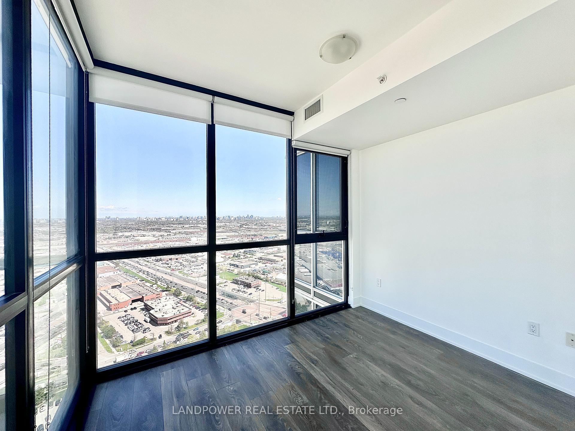 2 Bedrooms Condo at 2908 Highway 7, Vaughan For sale
