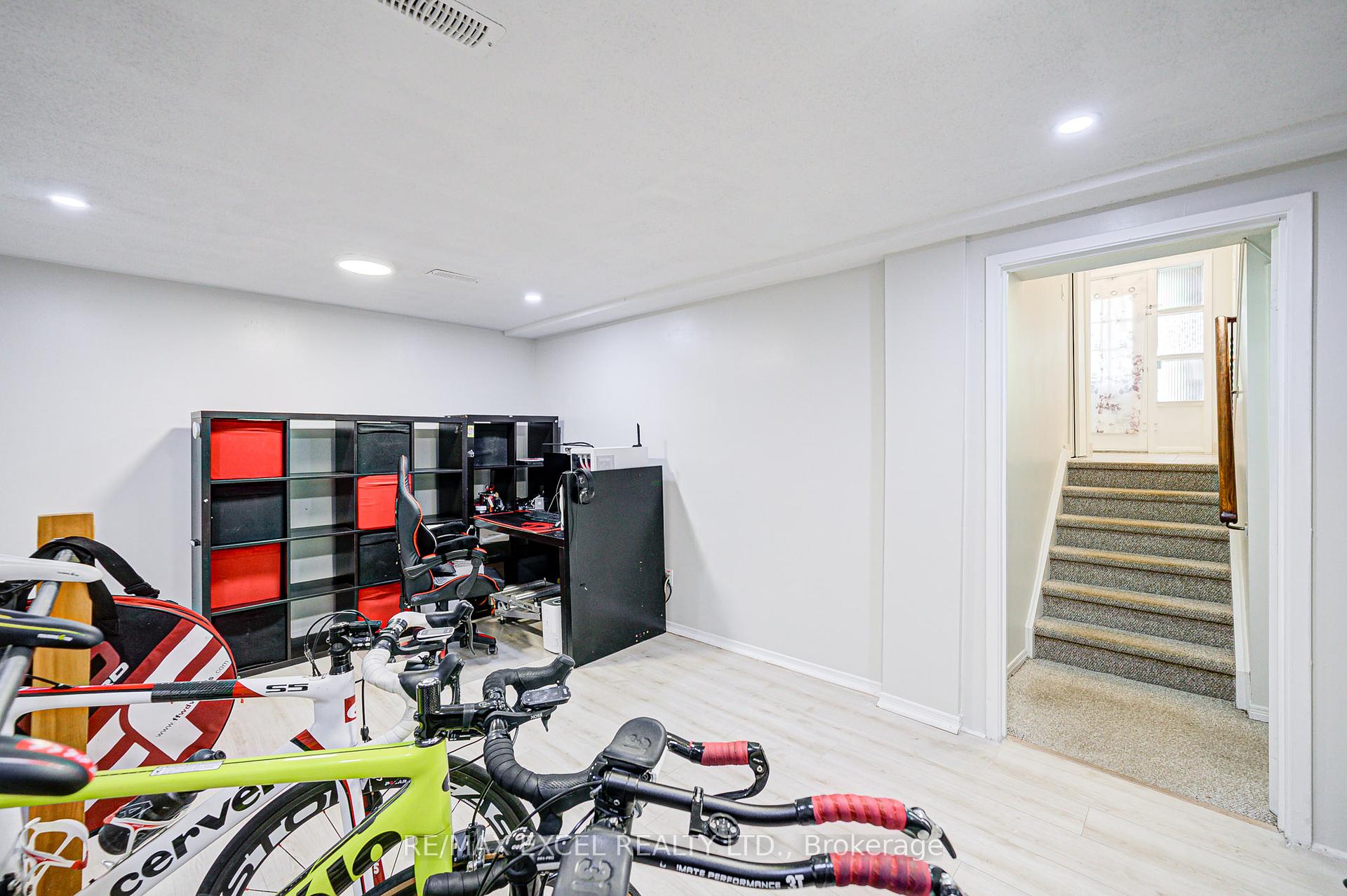 3 Bedrooms Condo at 20 Crockamhill, Toronto For sale