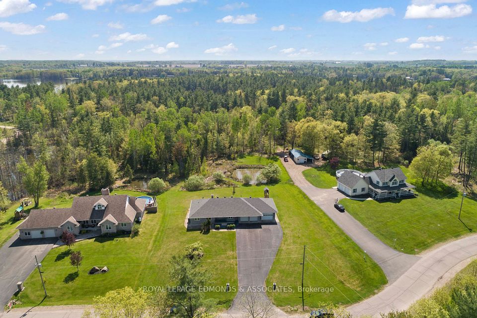 40 Blue Danube Way, Laurentian Valley, ON K8A 6W2