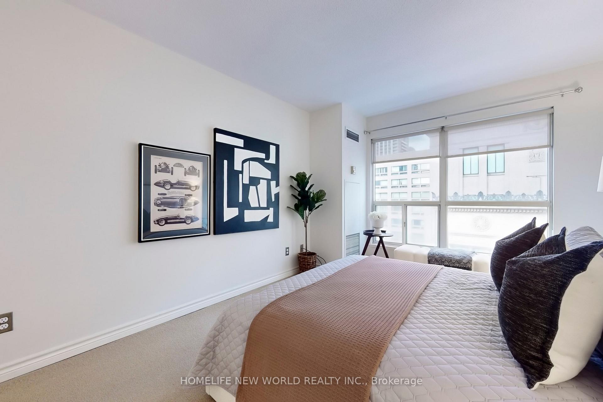 3 Bedrooms Condo at 7 Carlton, Toronto For sale