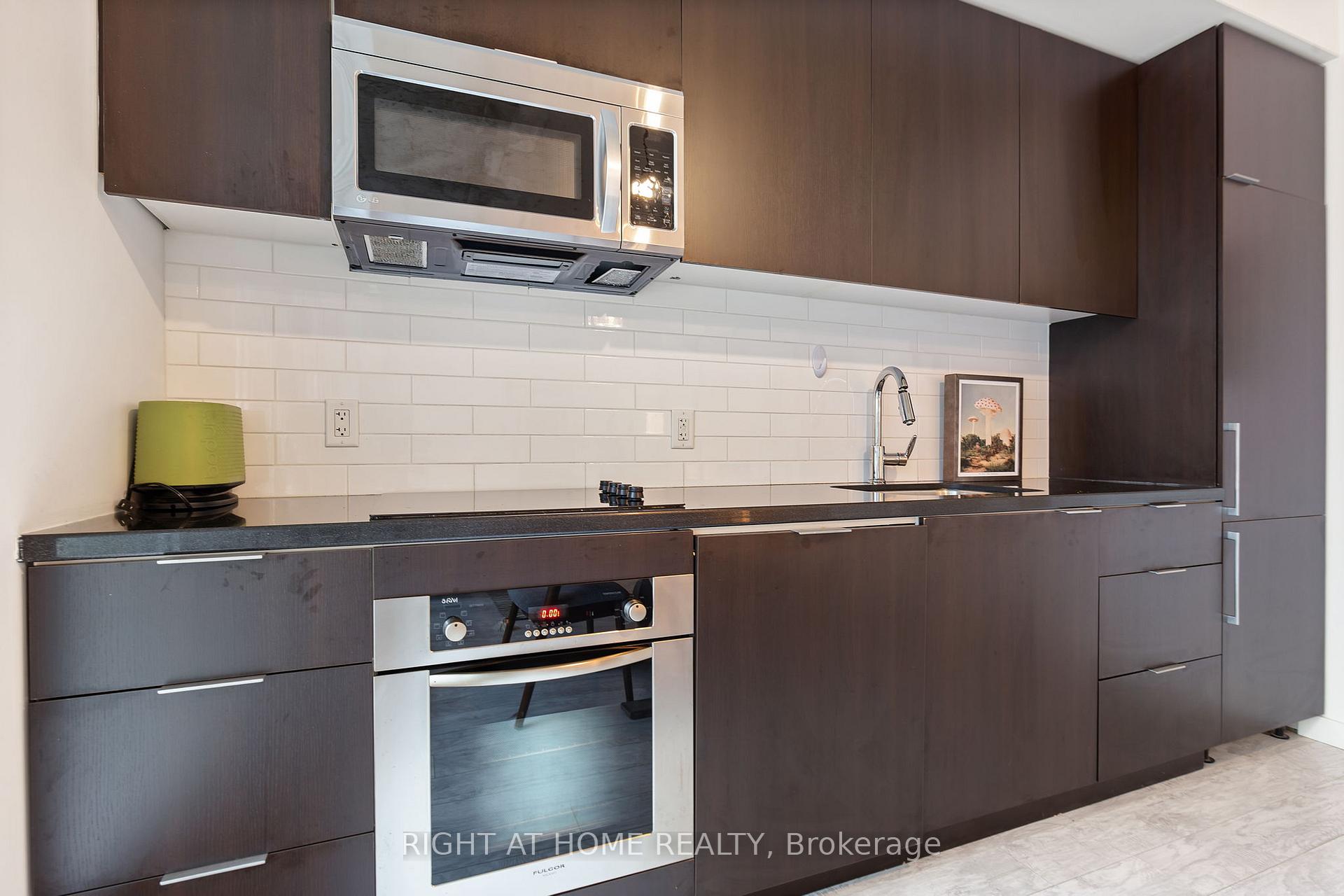1 Bedroom Condo at 478 king, Toronto For sale