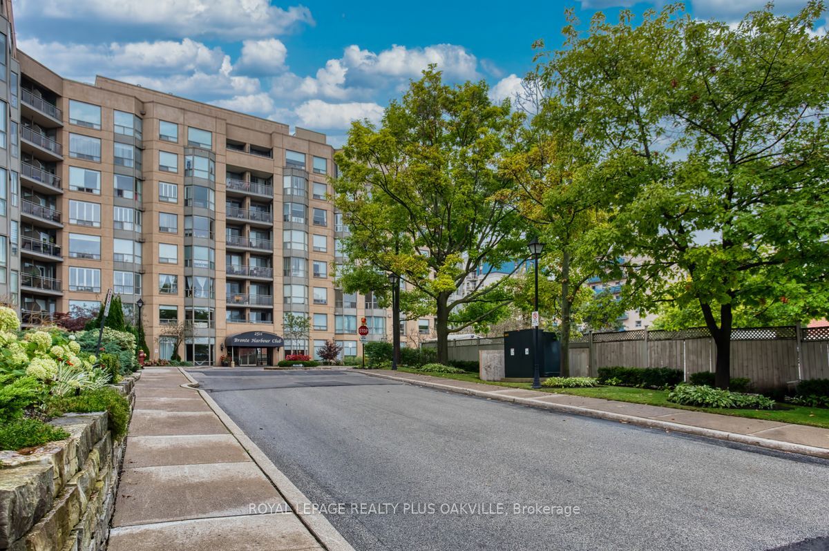 2511 Lakeshore Road W, #517