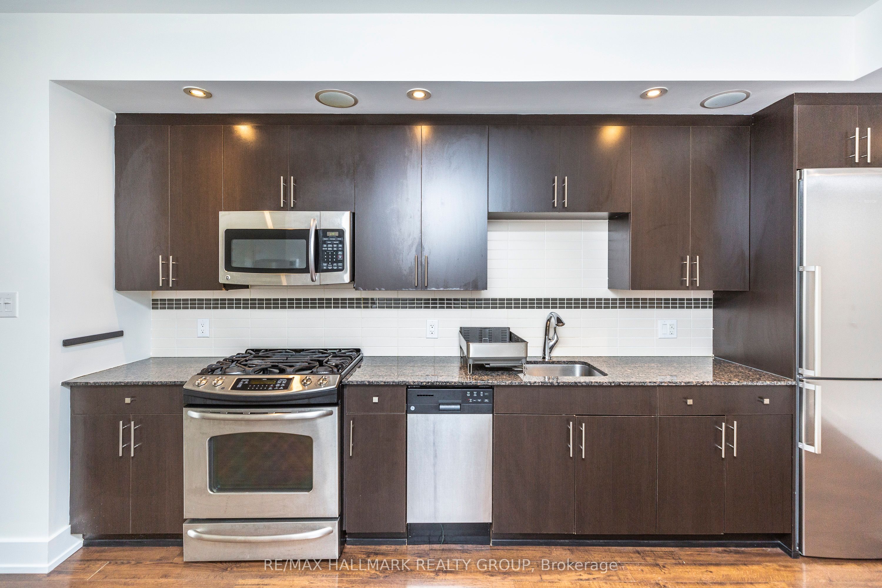 100 Champagne Avenue S #403, Dows Lake - Civic Hospital and Area 4503 - West Centre Town