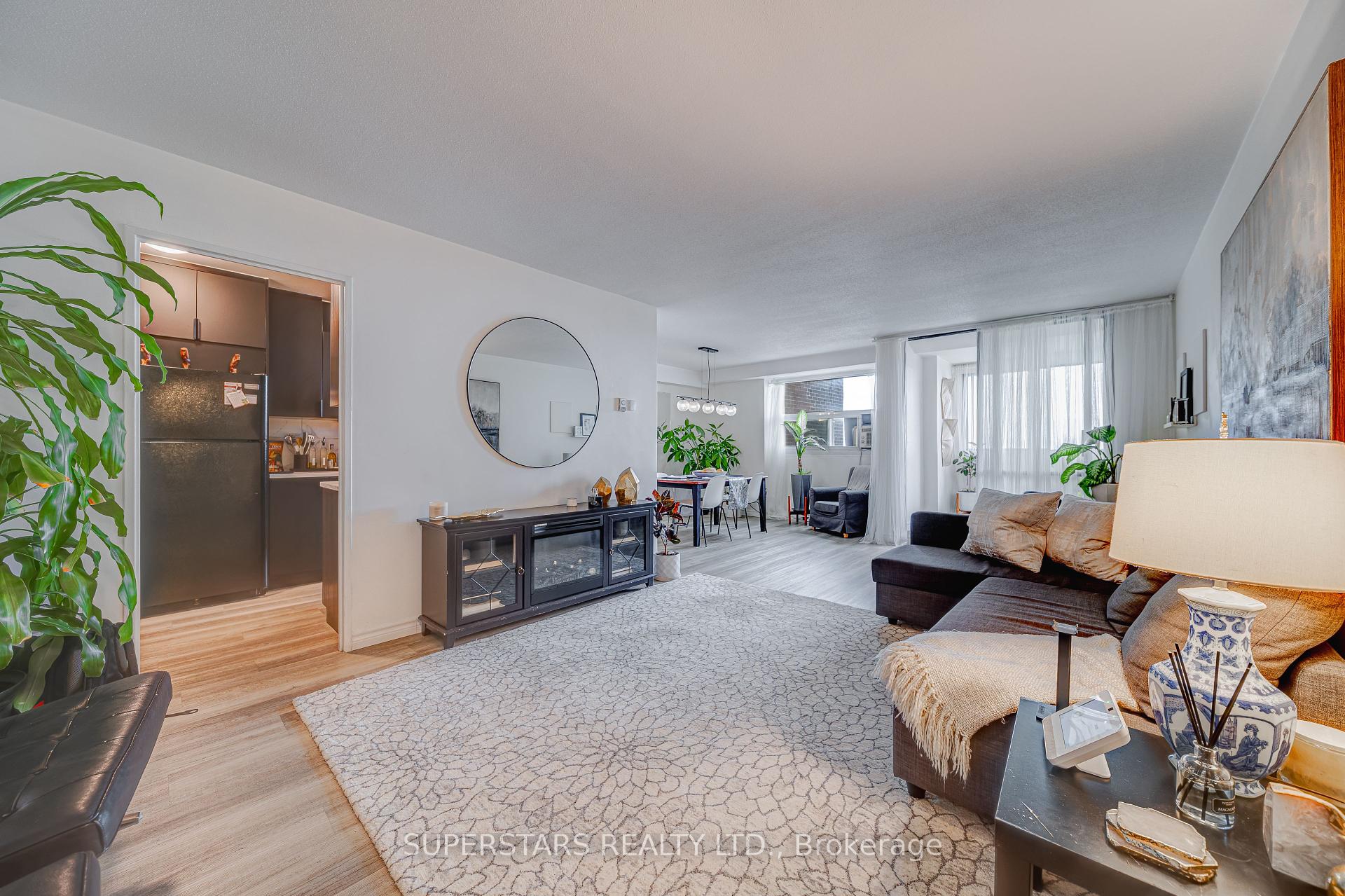2 Bedrooms Condo at 3 Massey, Toronto For sale