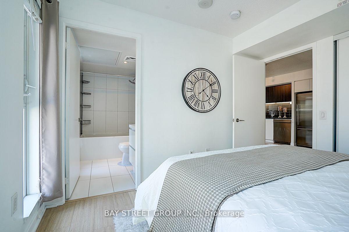 2 Bedrooms Condo at 85 Queens Wharf, Toronto For sale