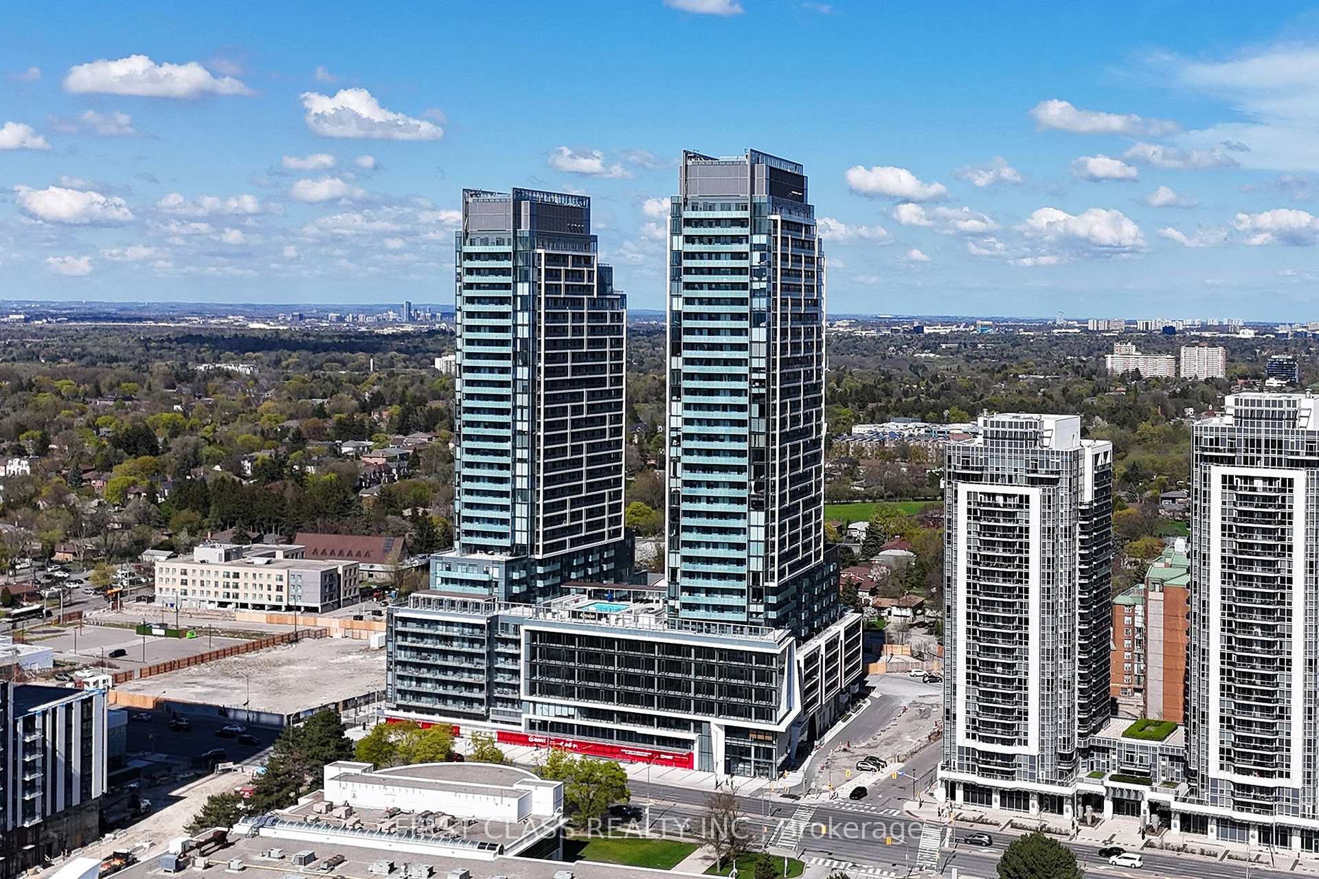 3 Bedrooms Condo at 8 Olympic Gdn, Toronto For sale