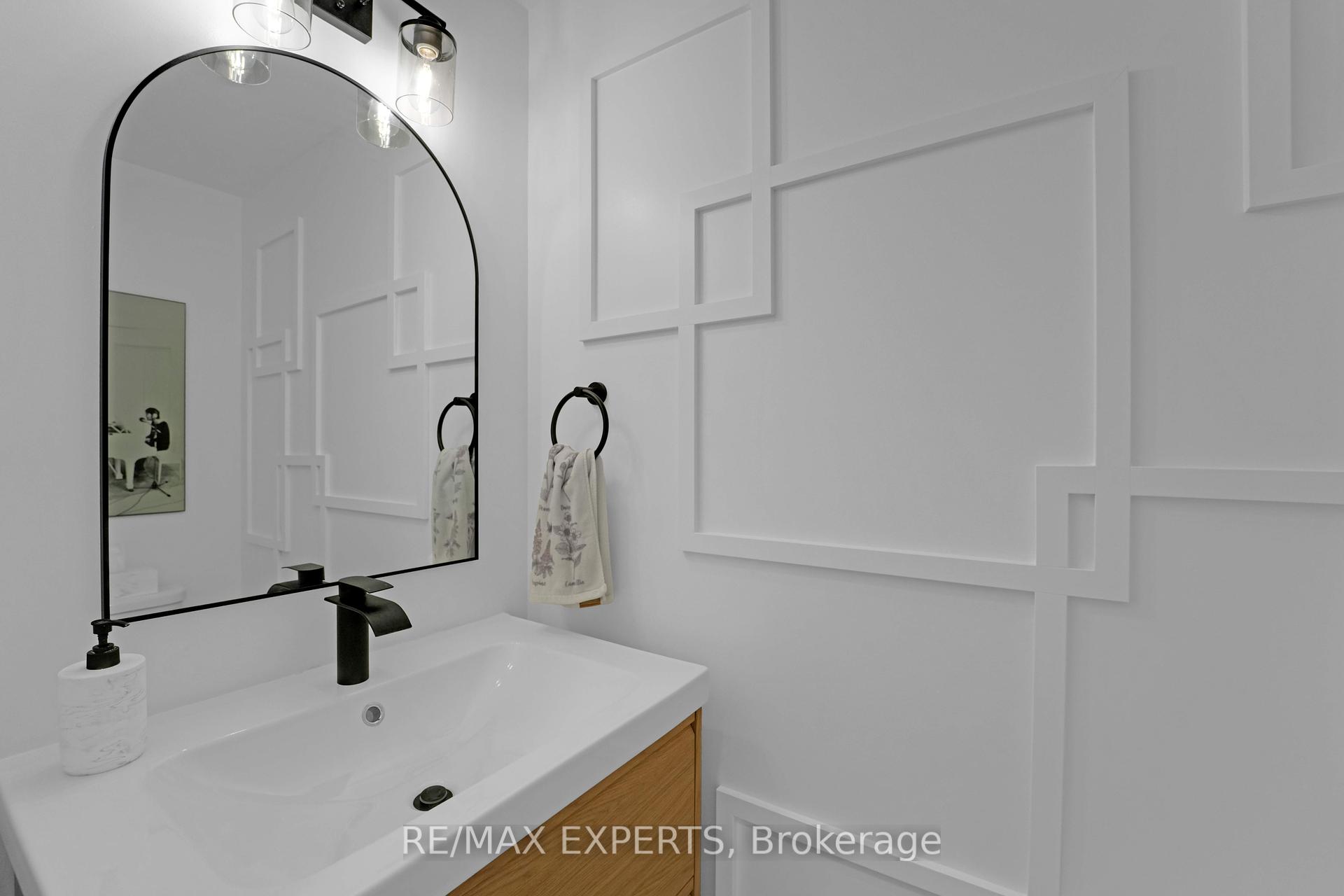 3 Bedrooms Condo at 1095 Cooke,  Burlington For sale