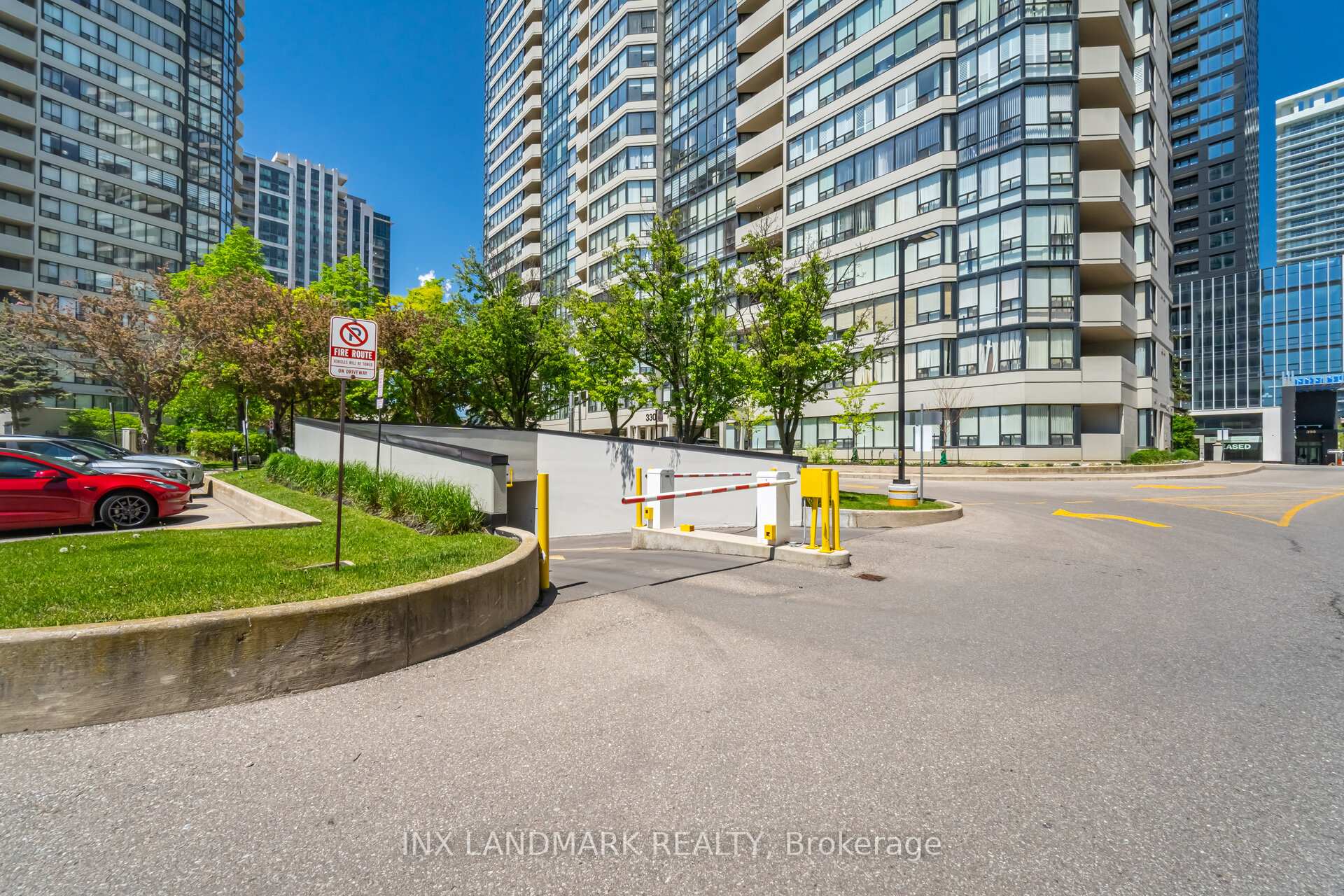 3 Bedrooms Condo at 330 Rathburn, Mississauga For sale