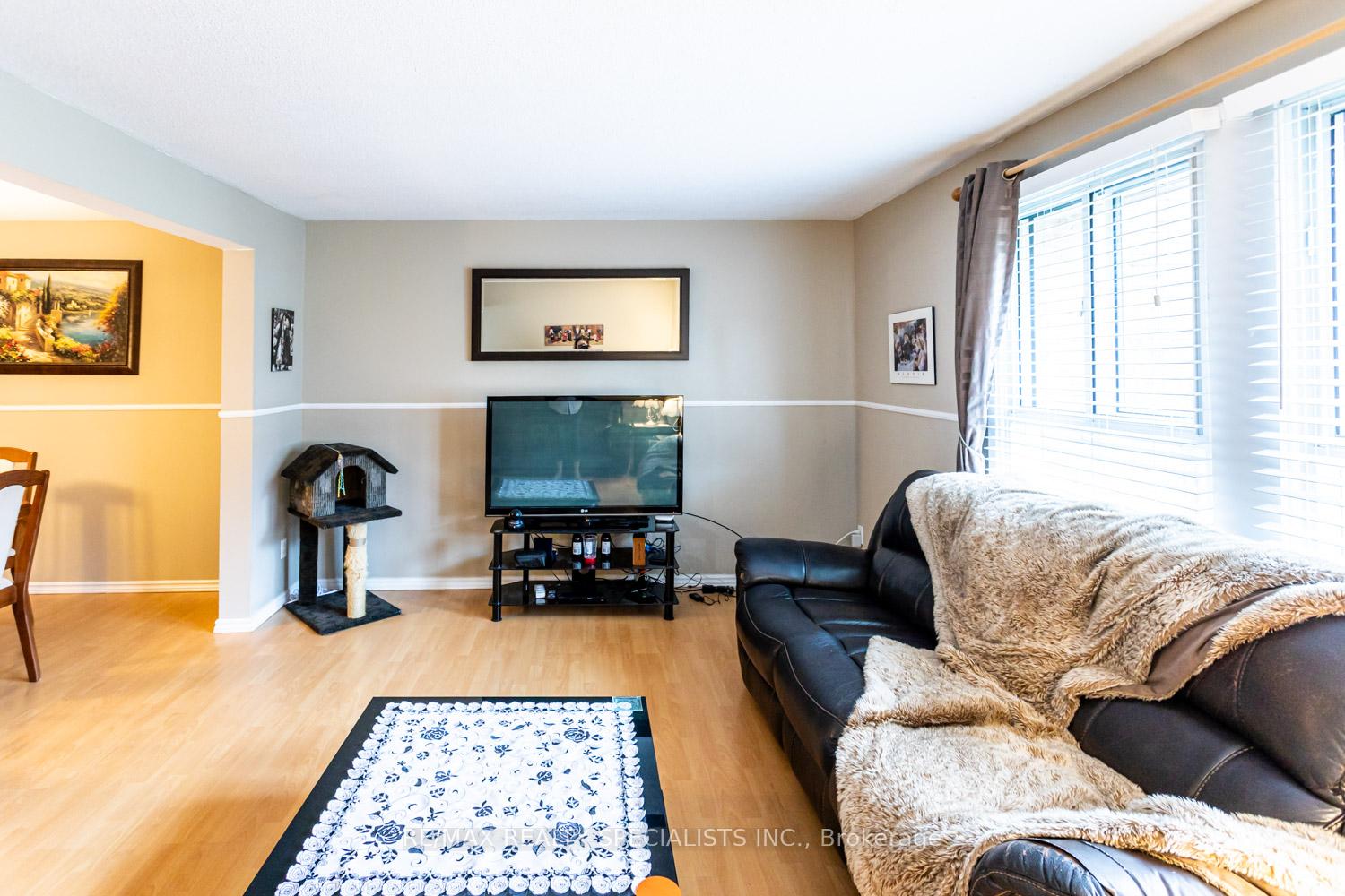 5 Bedrooms Condo at 405 Hyacinthe, Mississauga For sale