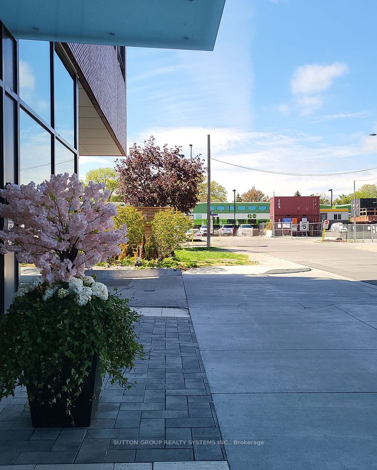 #1711 - 28 Ann Street, Mississauga, ON L5G 3G1