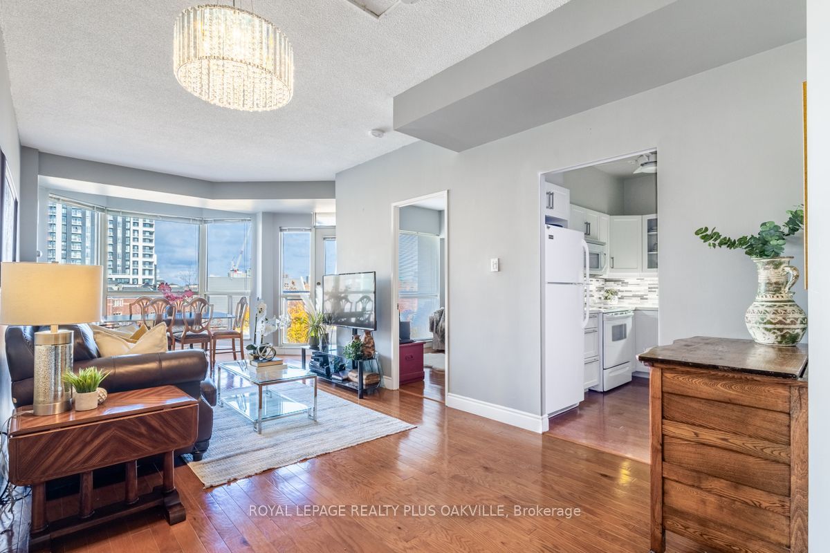 2511 Lakeshore Road W, #517