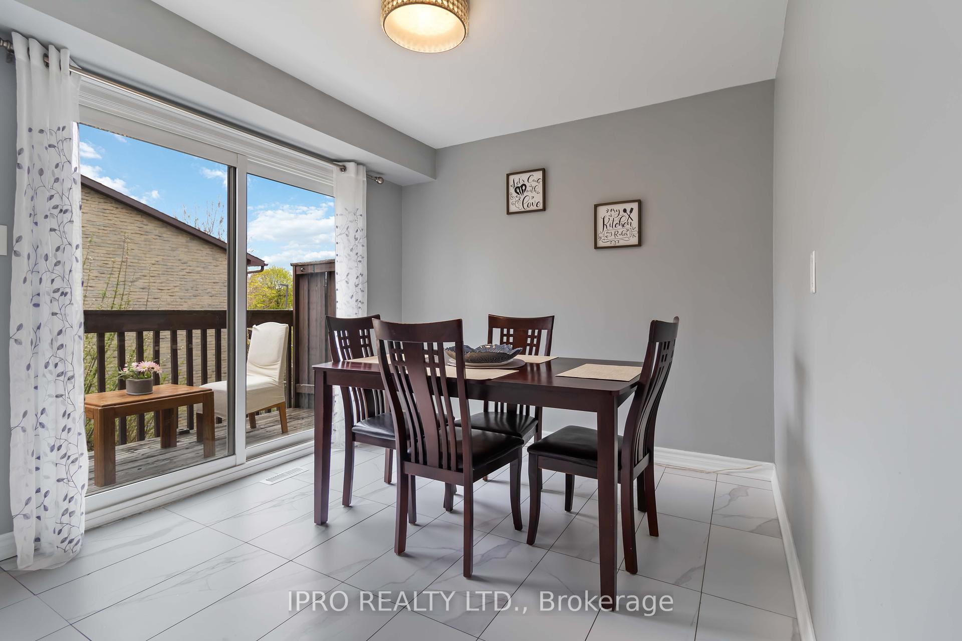 3 Bedrooms Condo at 3345 Silverado, Mississauga For sale