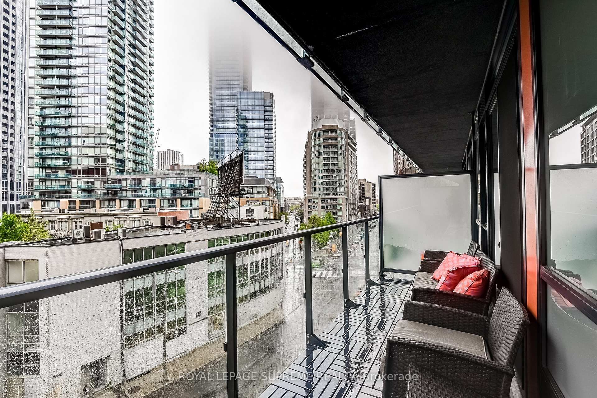 2 Bedrooms Condo at 825 Church, Toronto For sale