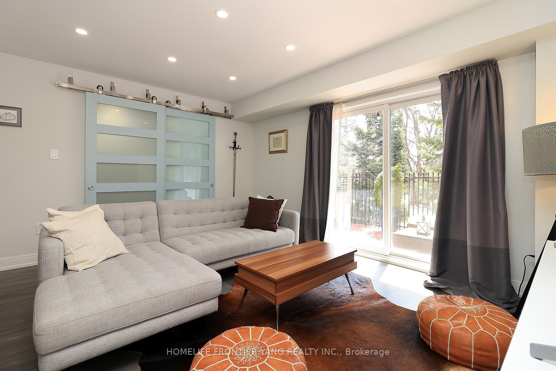 3 Bedrooms Condo at 581 Scarlett, Toronto For sale