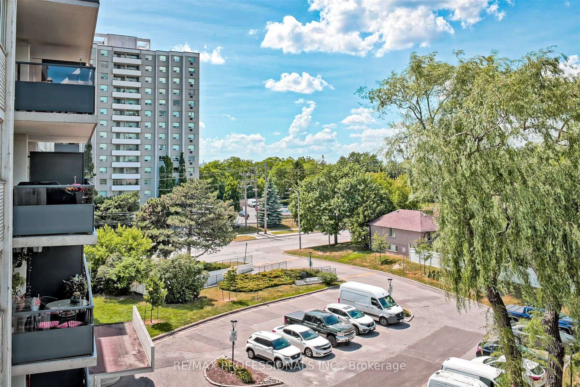 3 Bedrooms Condo at 11 Neilson, Toronto For sale