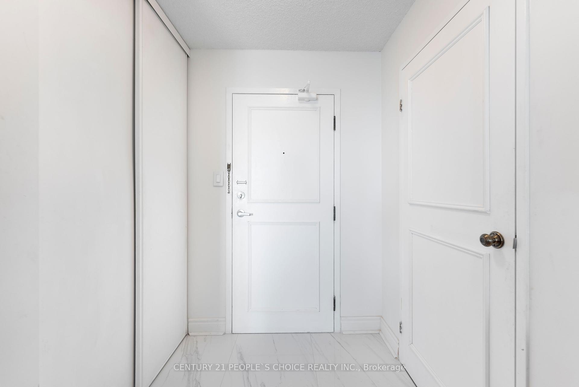 2 Bedrooms Condo at 3 Rowntree, Toronto For sale