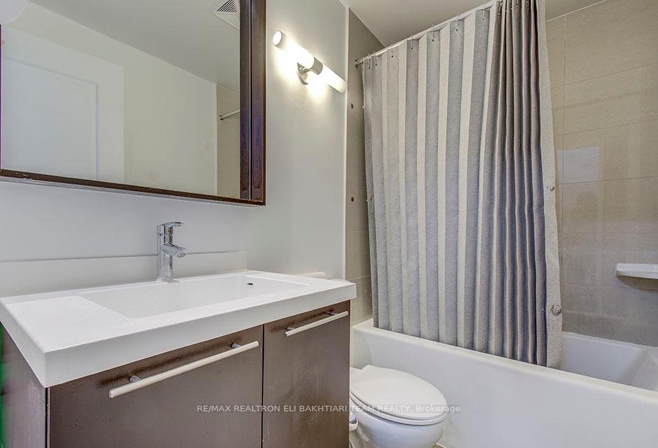2 Bedrooms Condo at 100 Harrison Garden,  Toronto For sale