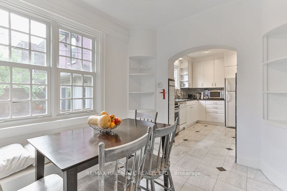 321 Palmerston Boulevard