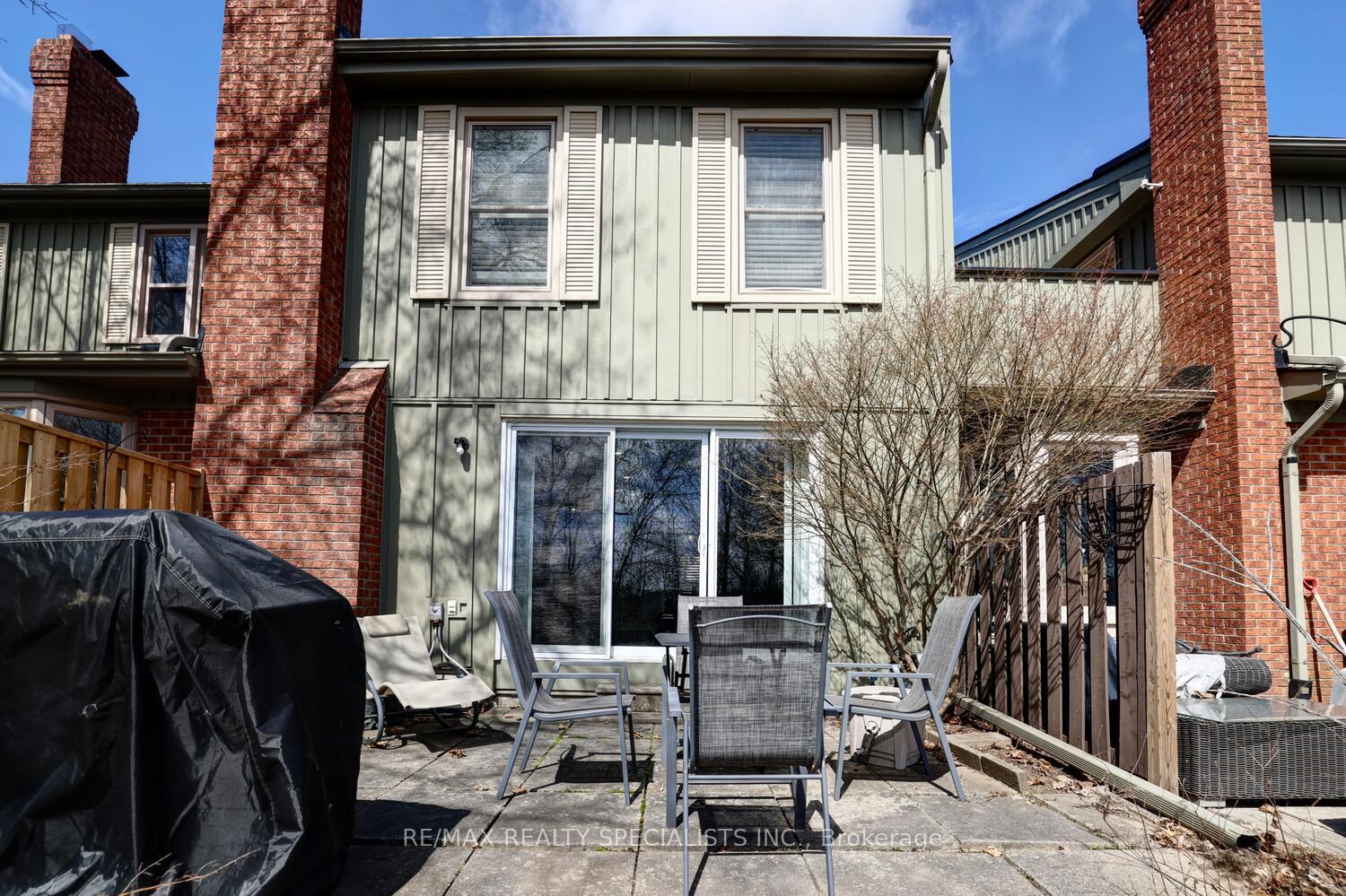 3 Bedrooms Condo at 3265 South Millway, Mississauga For sale