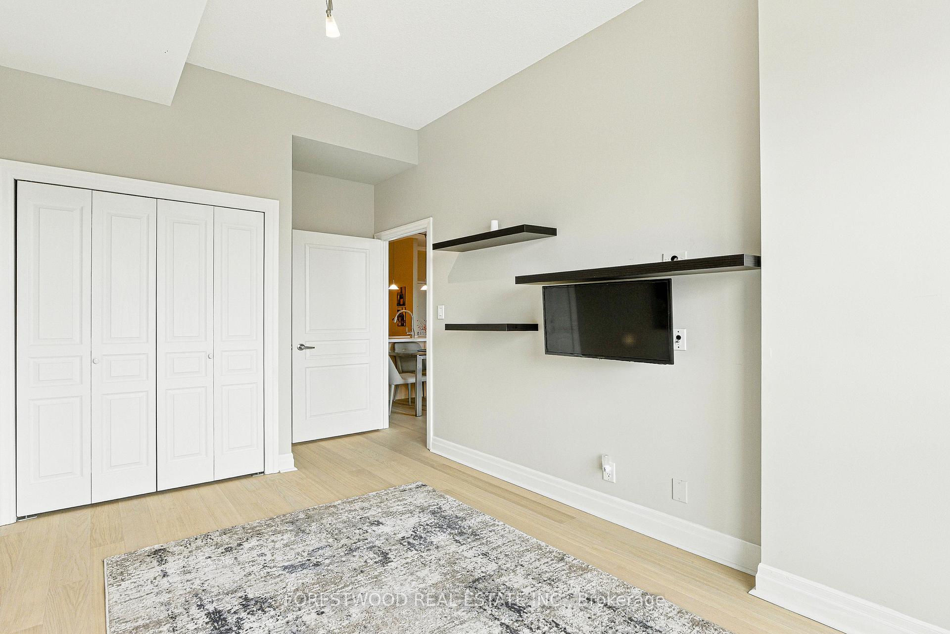 2 Bedrooms Condo at 80 Port, Mississauga For sale