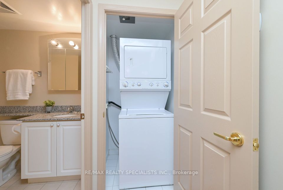 Ensuite Laundry