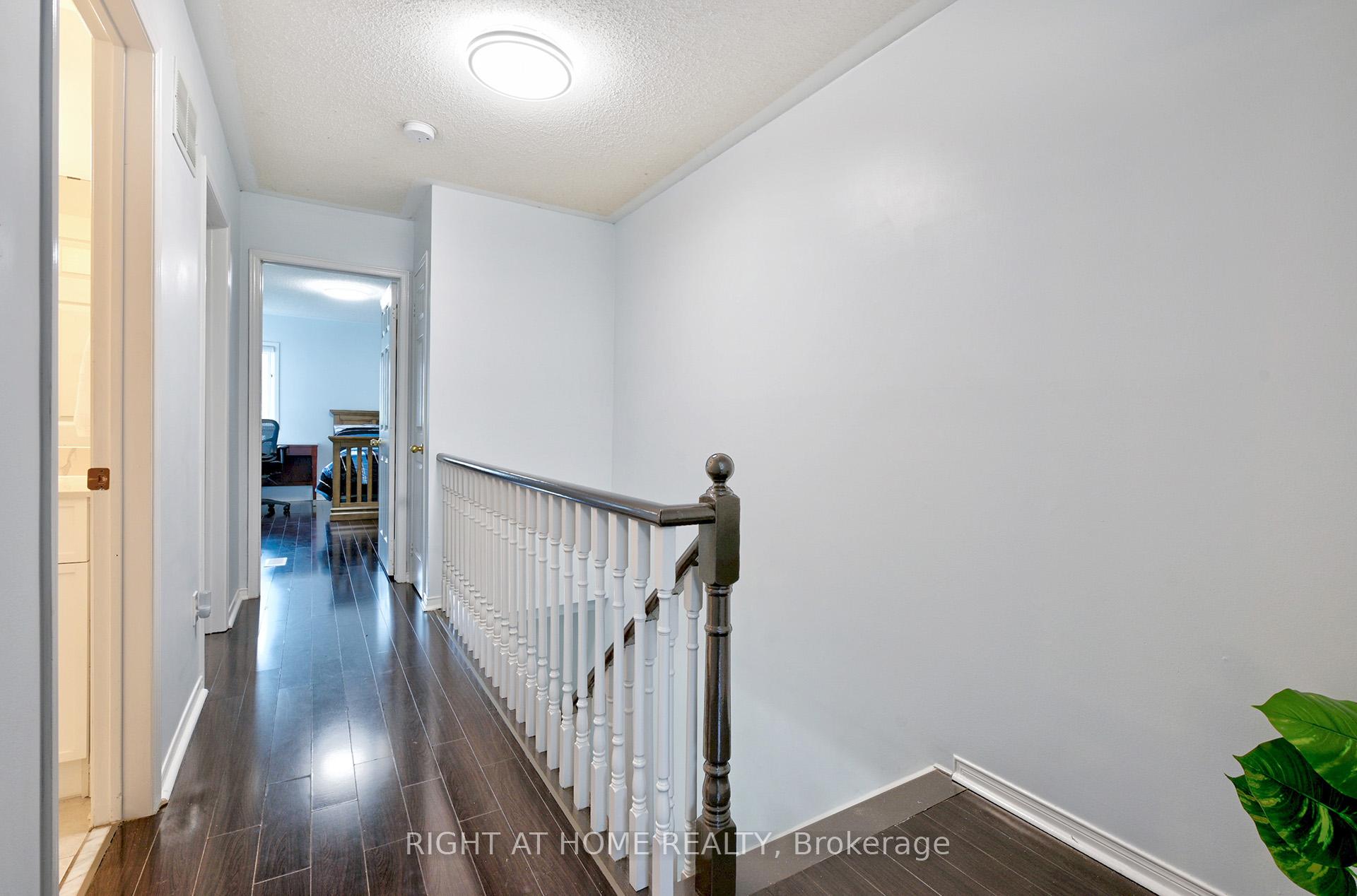 3 Bedrooms Condo at 4600 Kimbermount, Mississauga For sale