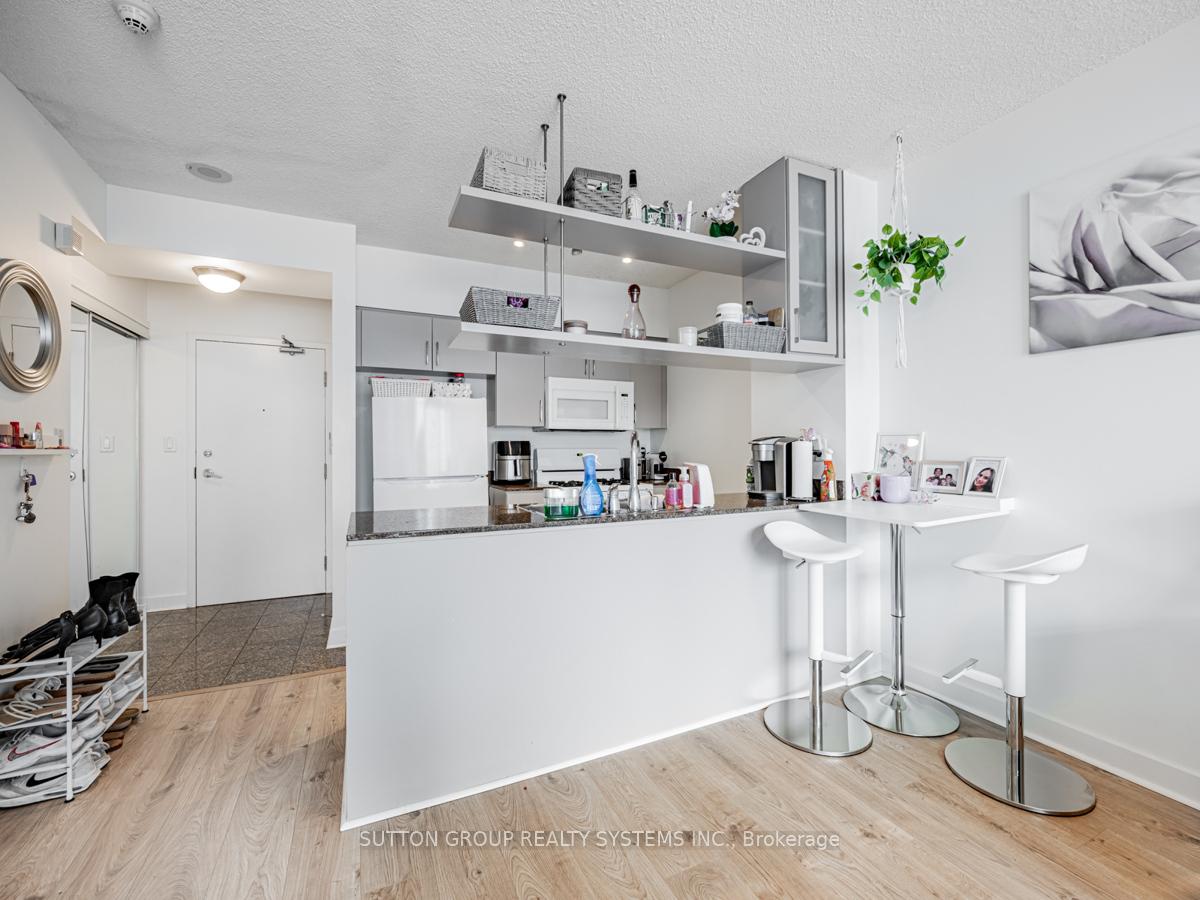 1 Bedroom Condo at 5 Mariner, Toronto For sale