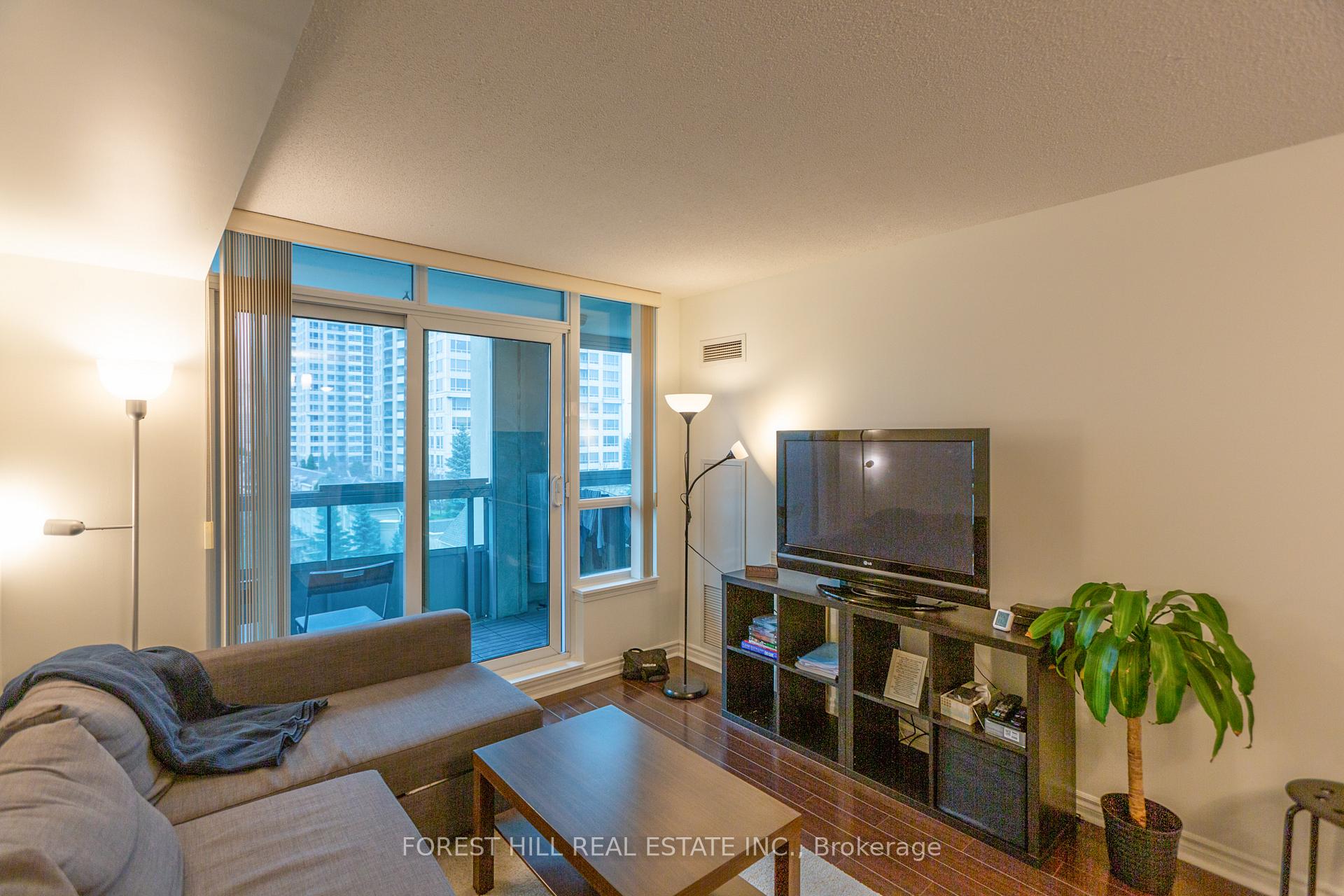 2 Bedrooms Condo at 17 Barberry, Toronto For sale