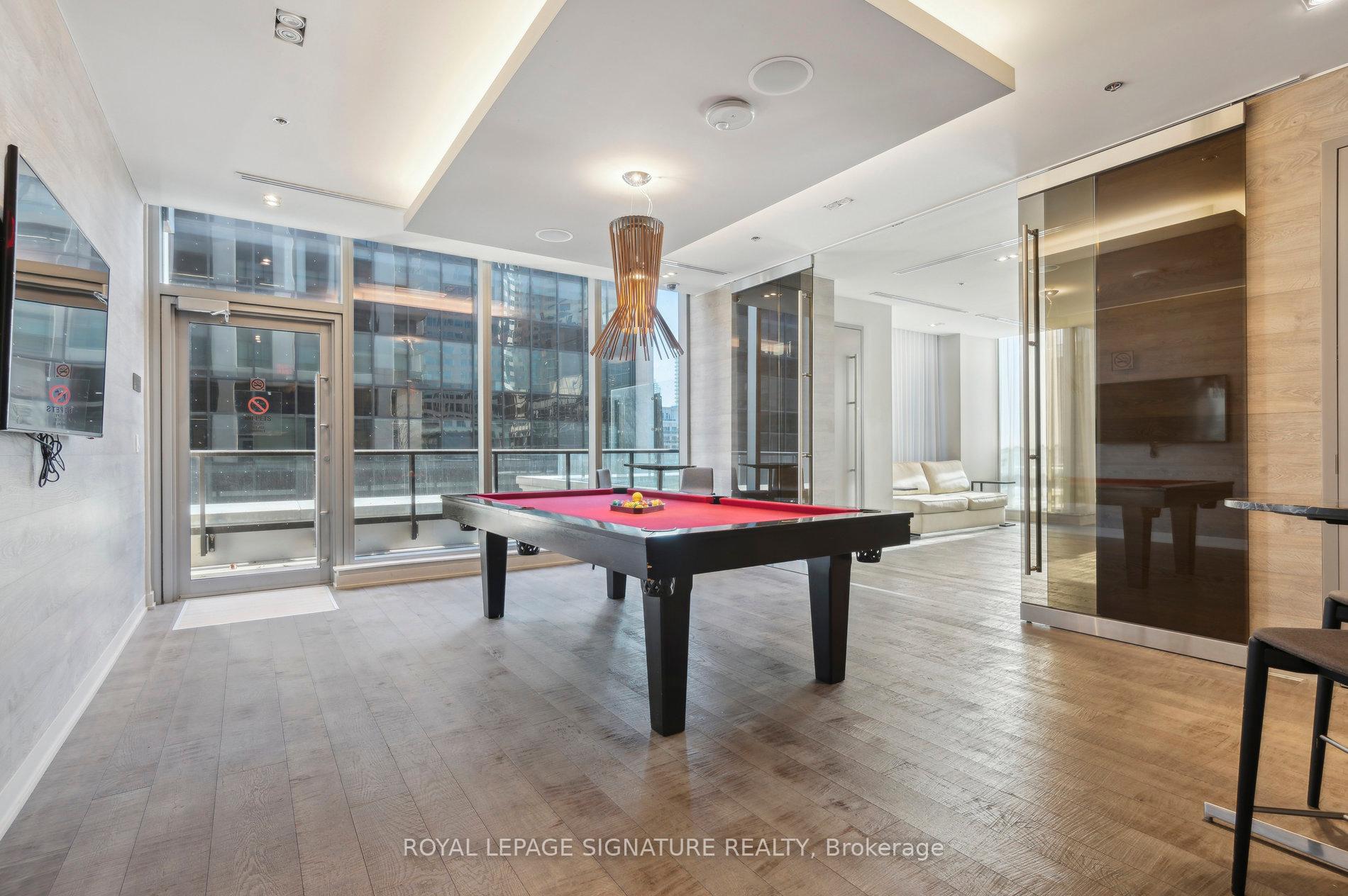 2 Bedrooms Condo at 88 Scott, Toronto For sale