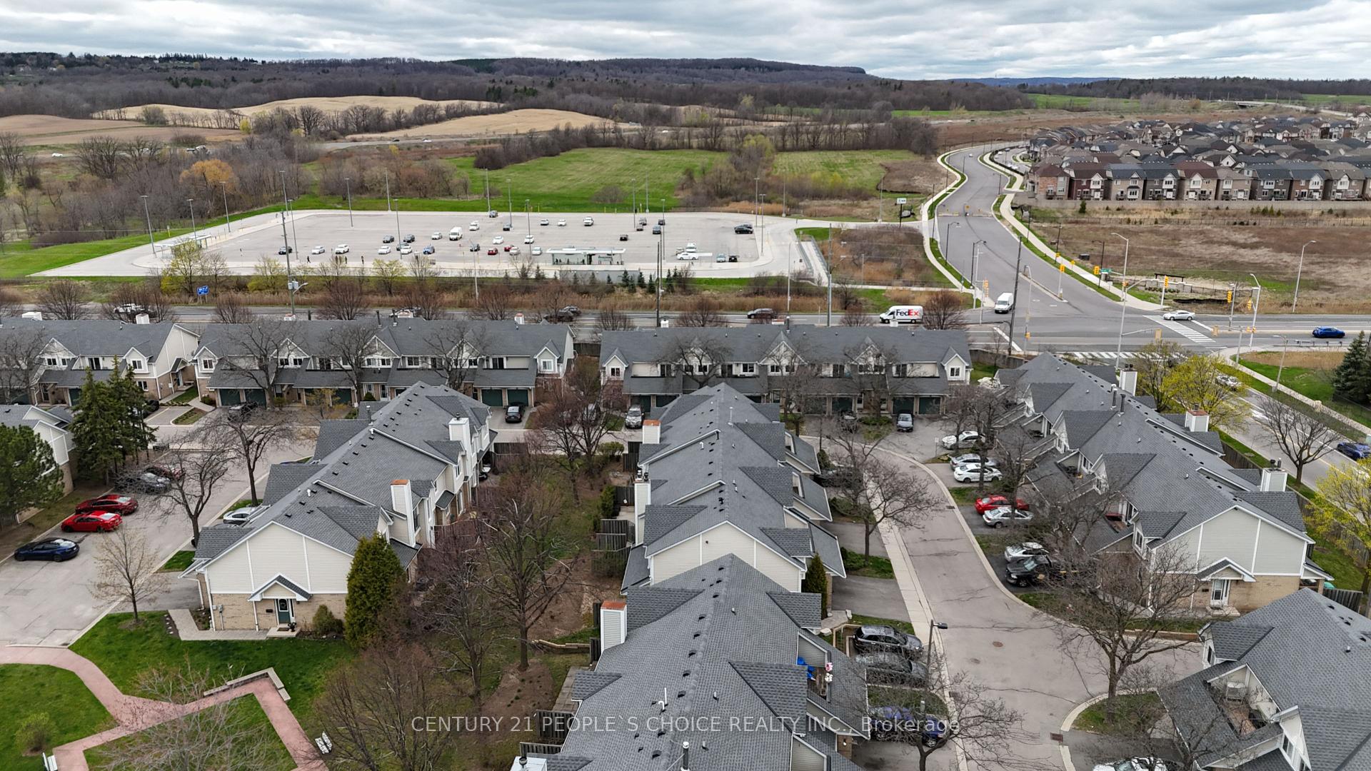3 Bedrooms Condo at 2530 Northampton, Burlington For sale