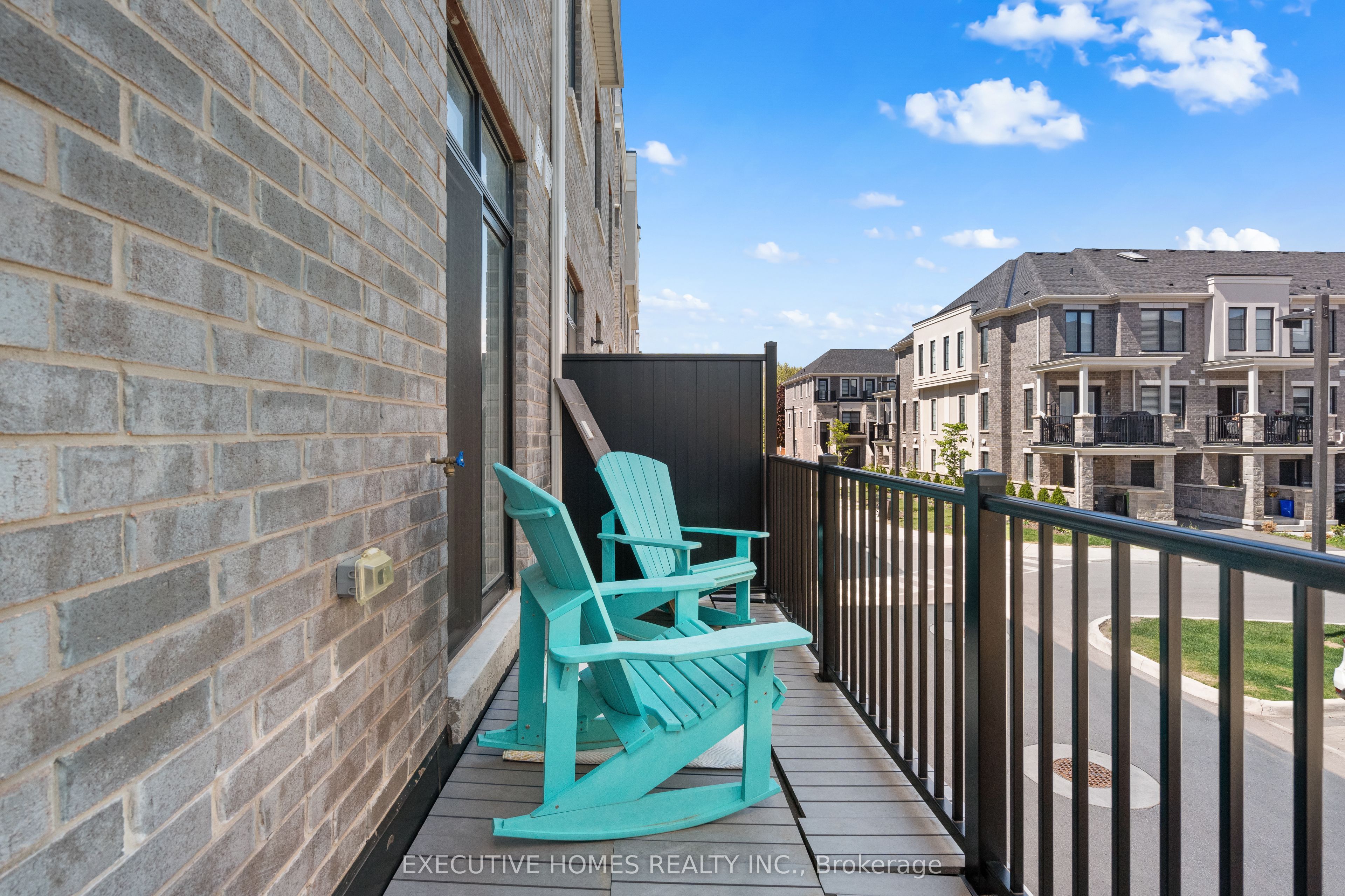 383 Dundas Street E, #74